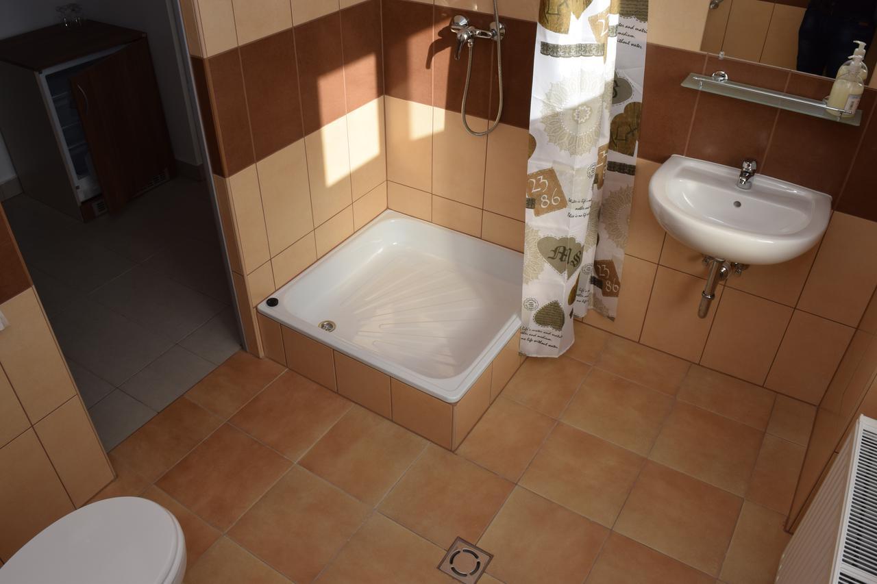 Marothi Kollegium Albergue Debrecen Exterior foto
