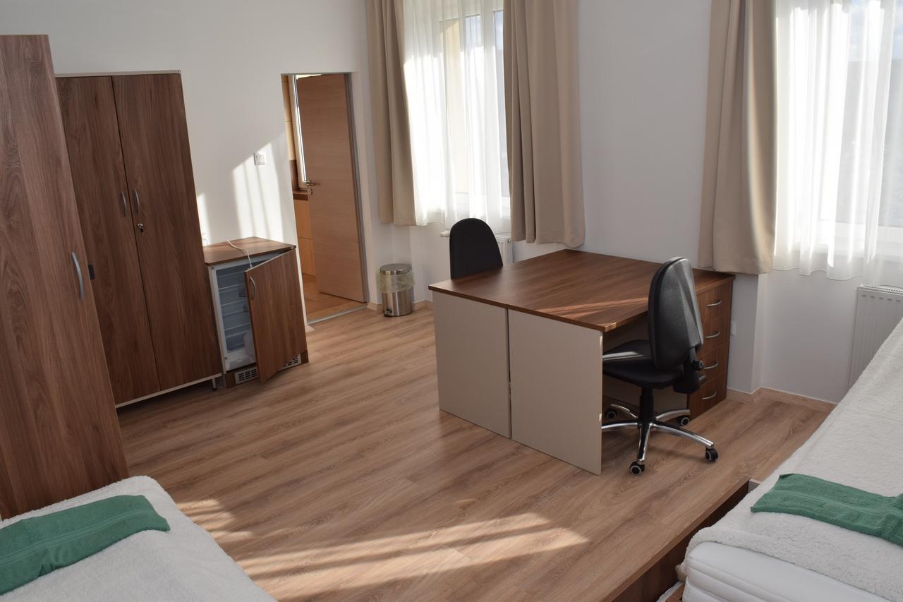 Marothi Kollegium Albergue Debrecen Exterior foto